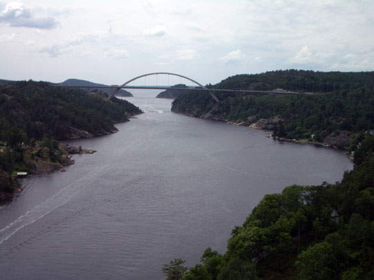 Svinnesund - most pes Idefjord tvoc hranici mezi vdskem a Norskem