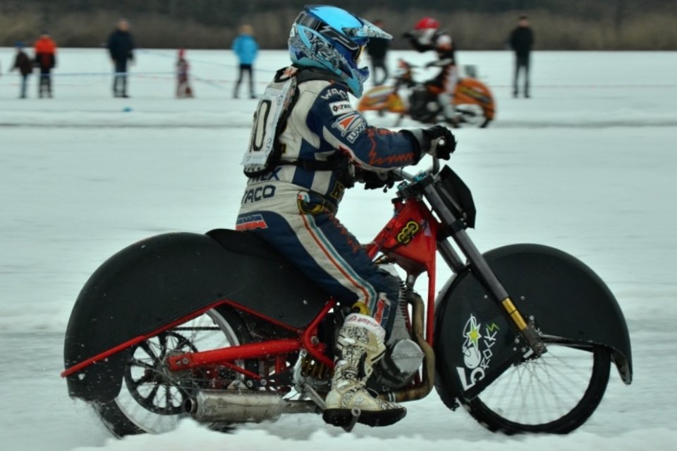 Motocykl pro ledovou plochou drhu (Foto: Pavel Fier)