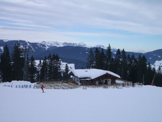 Ráno na prázdných sjezdovkách lyžařského střediska Wagrain