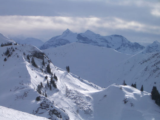Aberg-Langeck 2000 m n. m.: na konci lyžařského putování zimní říší Hochkönigu - v dáli Großglockner 3798 m n. m.